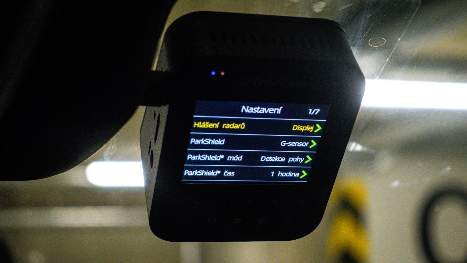 Palubní kamera TrueCam H25 GPS 4K vládne češtinou