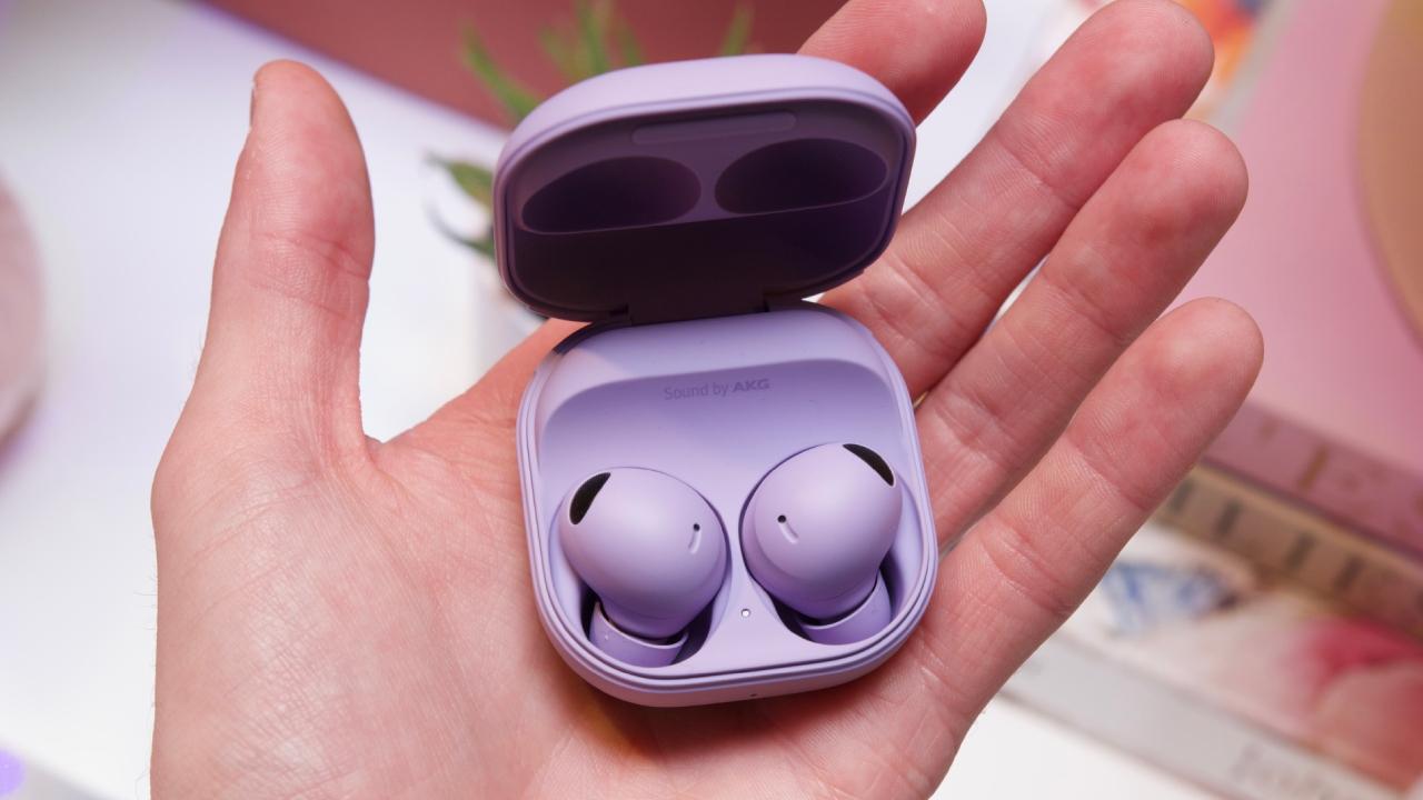 Inspirace je zřejmá. Samsung Galaxy Buds 3 Pro se nebezpečně podobají AirPods