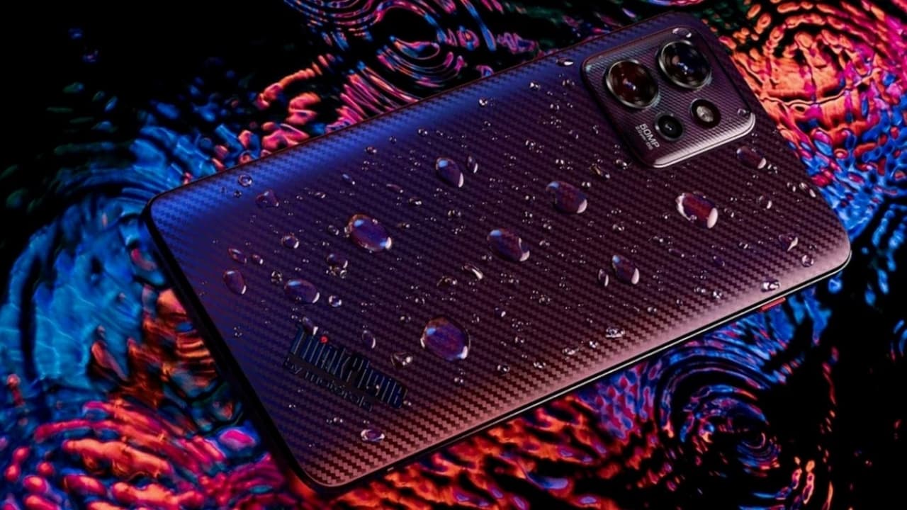 Dražší než vlajka. Z ceny Lenovo ThinkPhone se vám protočí panenky