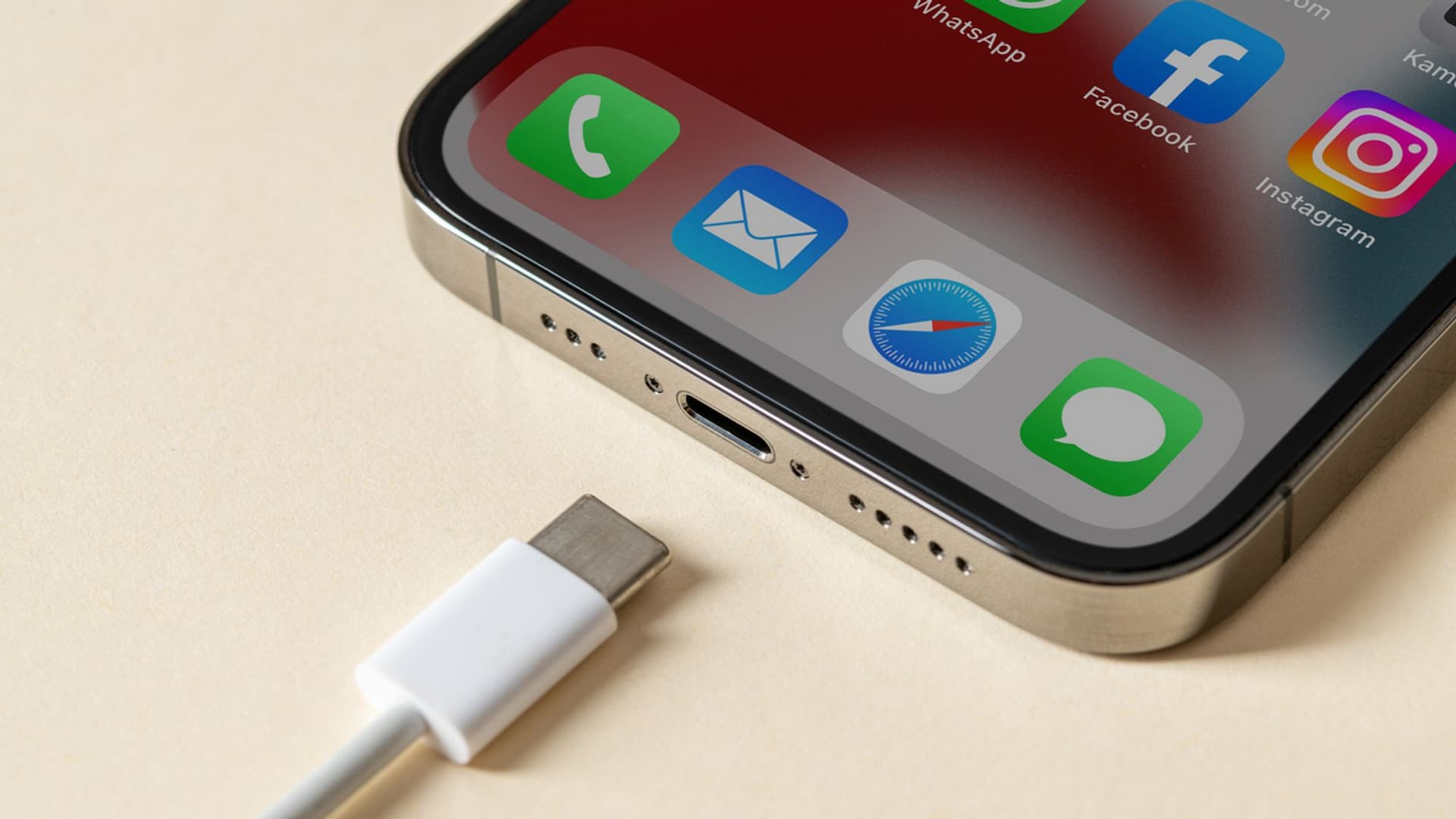 iPhone 15 může dostat rychlejší USB-C nabíjení, ale pod jednou podmínkou