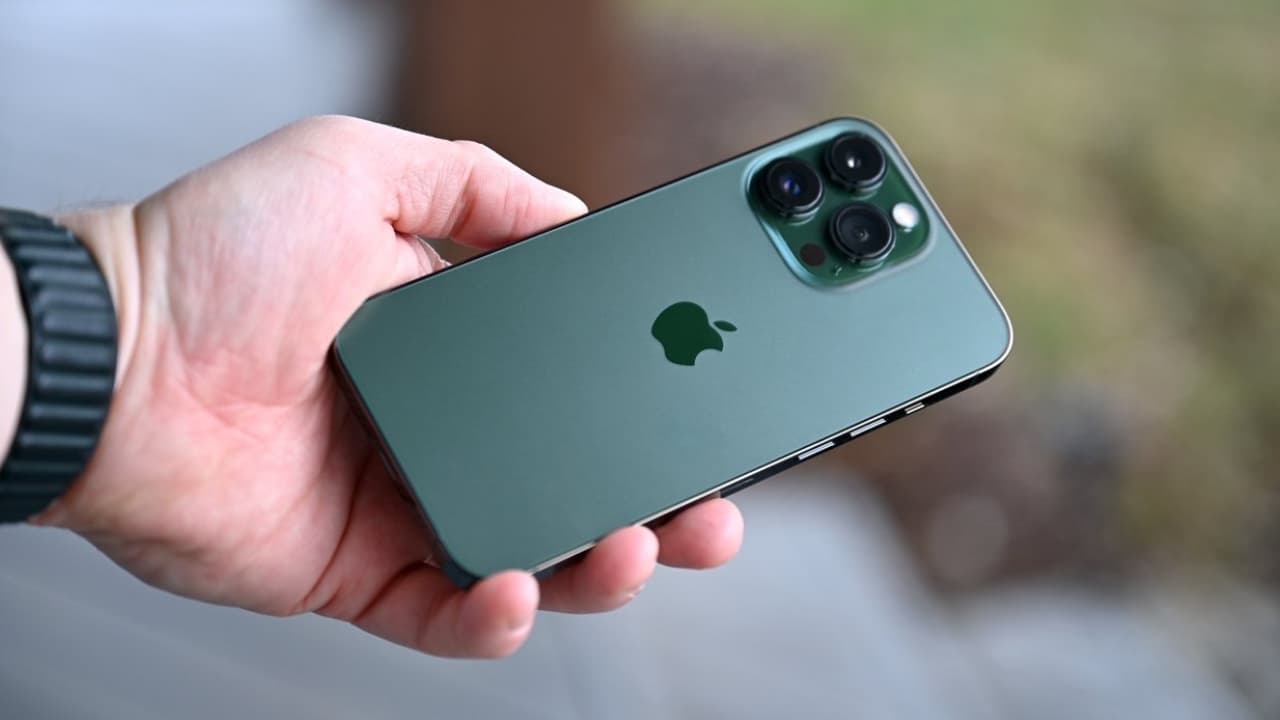 iPhone se postaral o pořádný virál. Přežil pád ze čtyř kilometrů