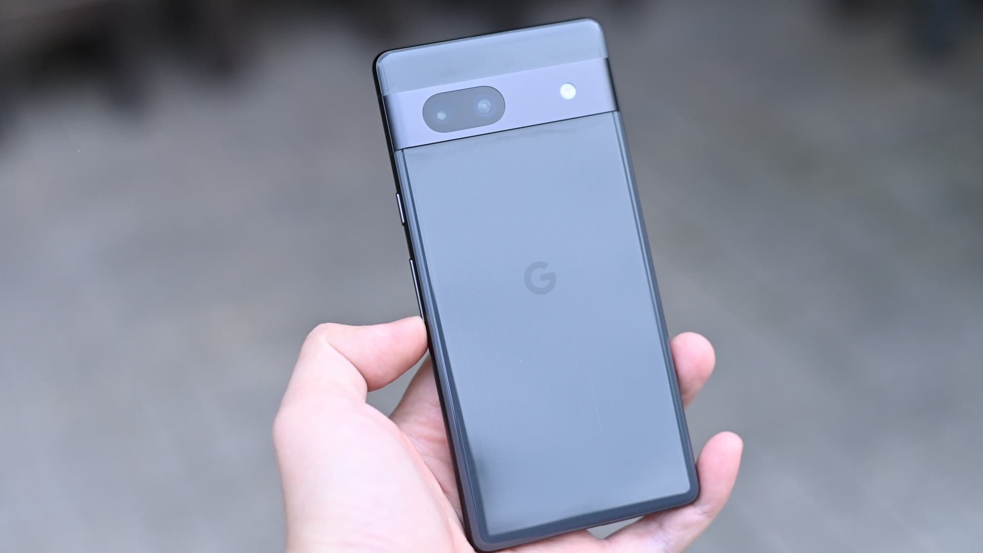 Unikají reálné fotky Google Pixel 7a. Co na nový telefon říkáte?