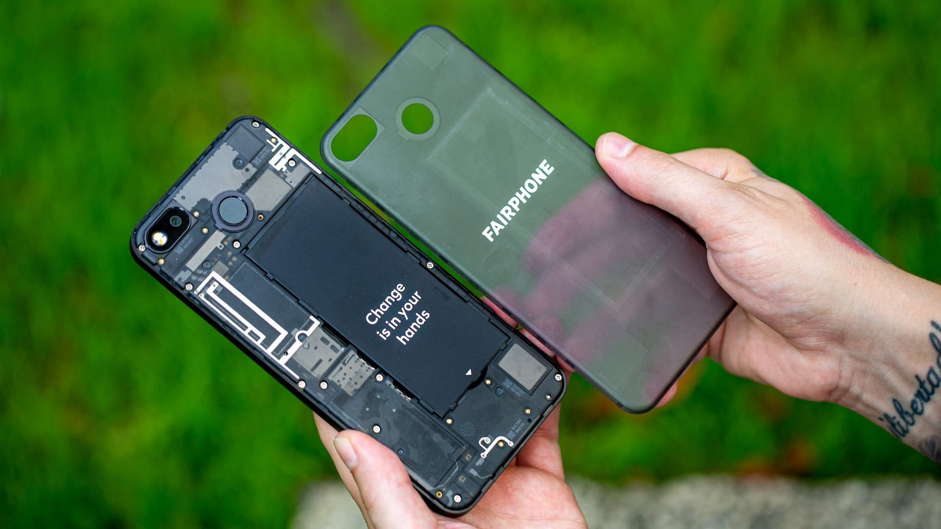 Modernější a odvážnější. Opravitelný Fairphone 5 zachycen na prvních snímcích