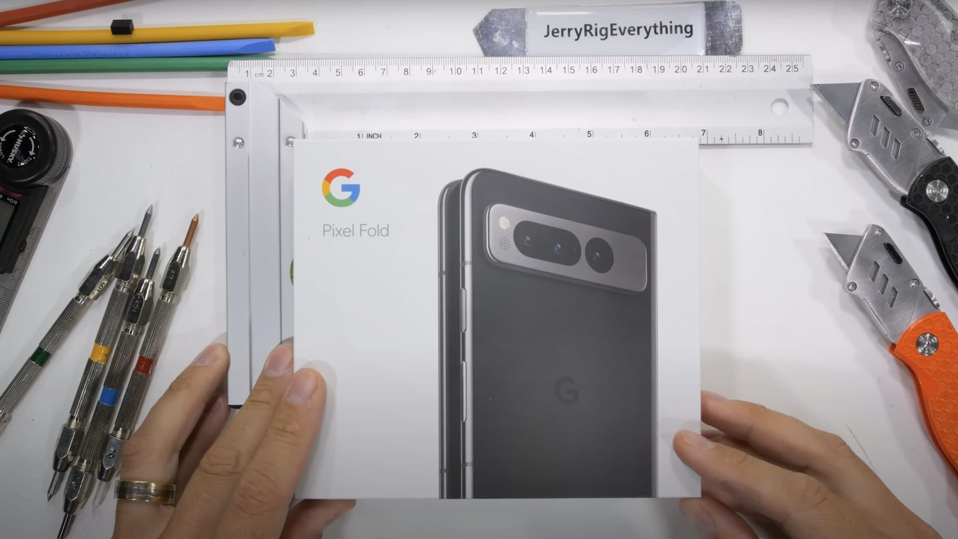 Google Pixel Fold v testu odolnosti