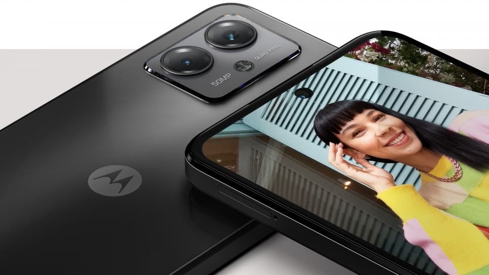 Motorola začíná prodávat ultra-levnou novinku. Má velkou baterii a 50Mpx fotoaparát