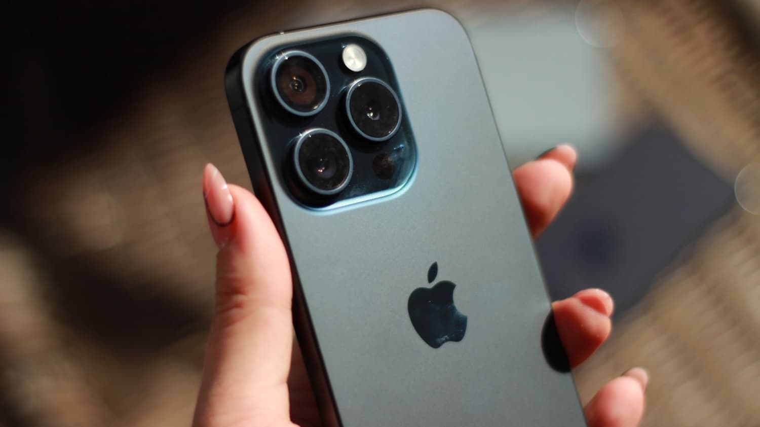 Fotky jako z partesu. Apple u iPhone 16 Pro radikálně přepracuje fotosestavu