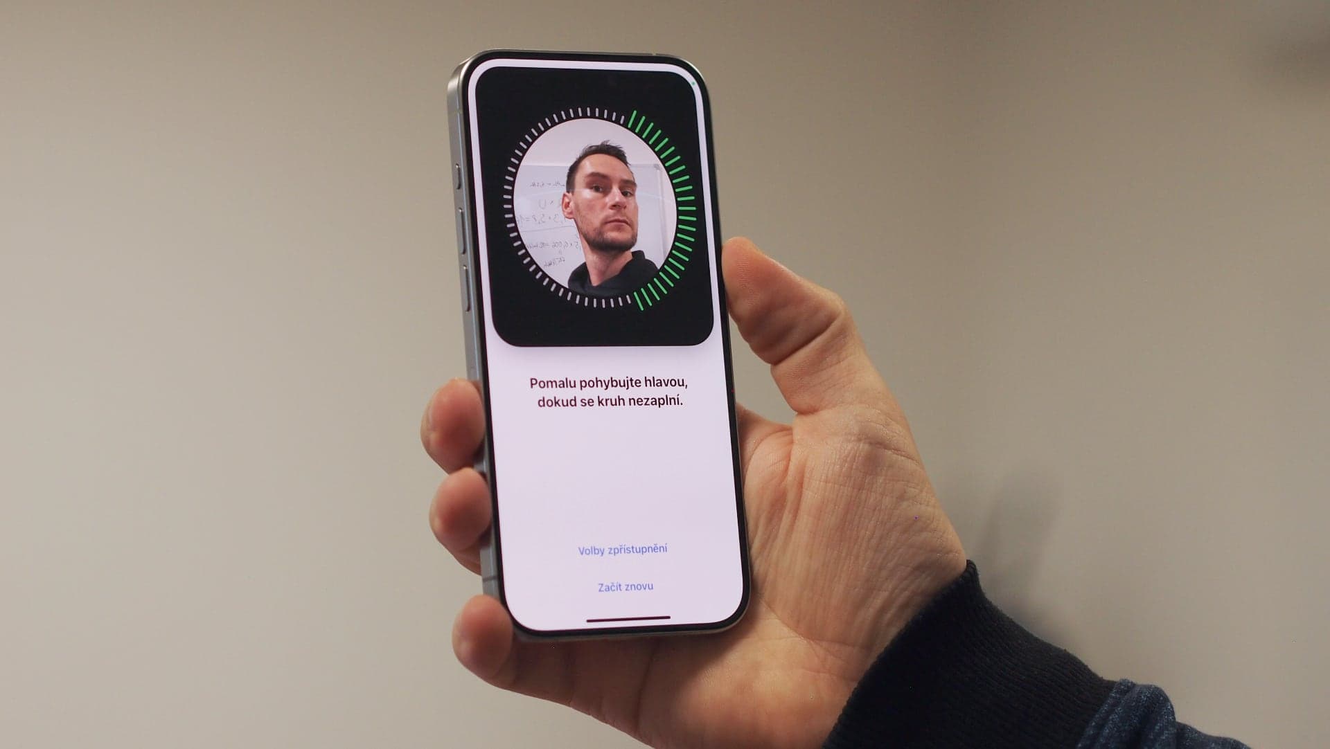 iPhone 15 Pro Face ID