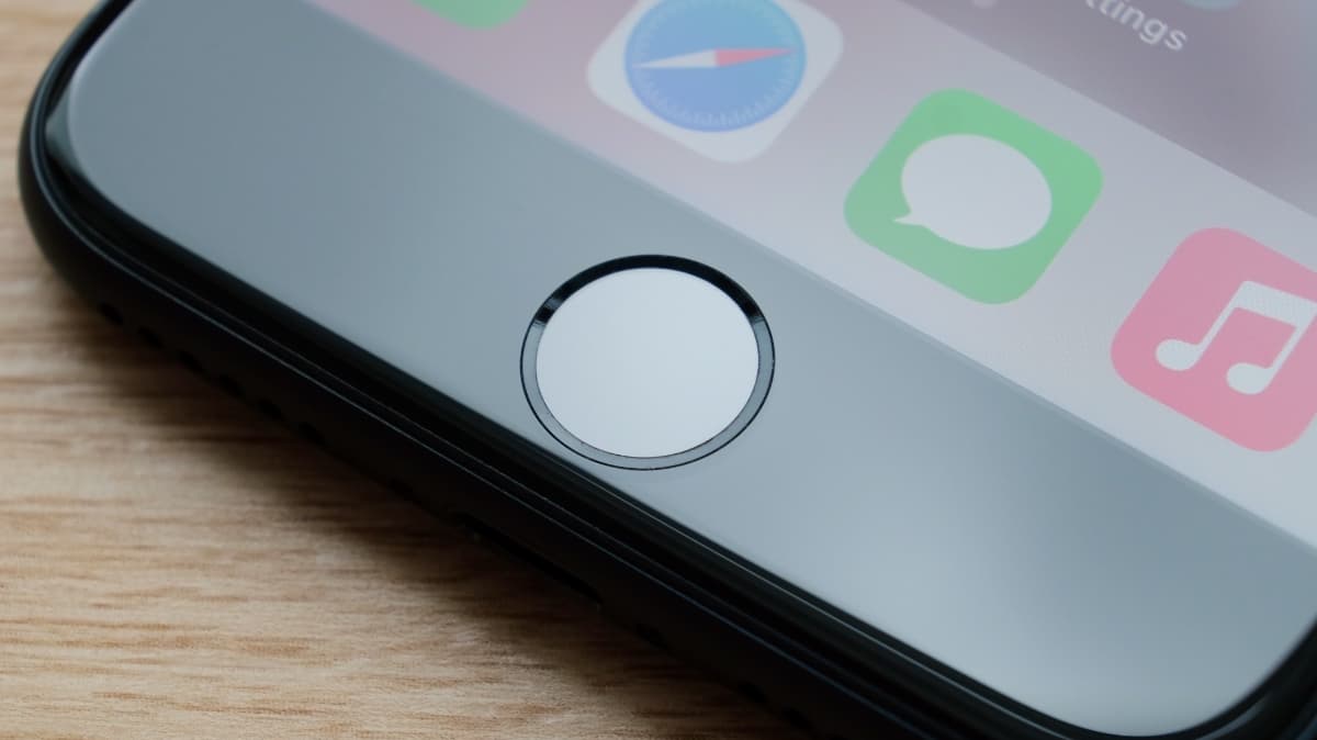 Apple se loučí s Touch ID. Zastaralou technologii nepoužije ani u iPhone SE 4