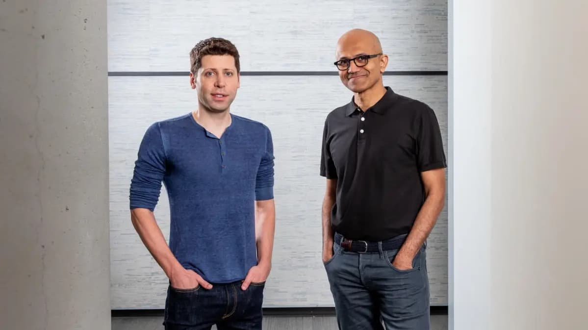 Sam Altman (vlevo) a Satya Nadella (vpravo)