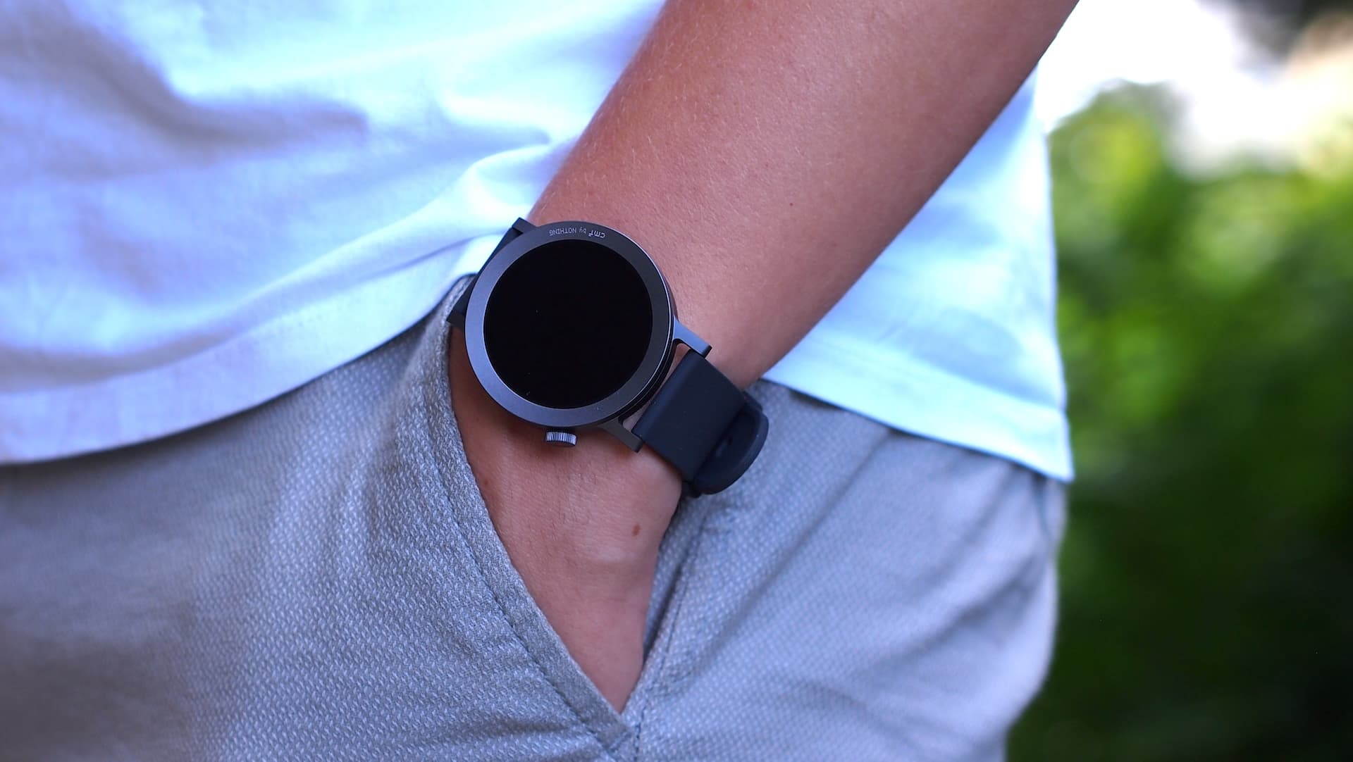 Hodinky CMF Watch Pro 2 na ruce