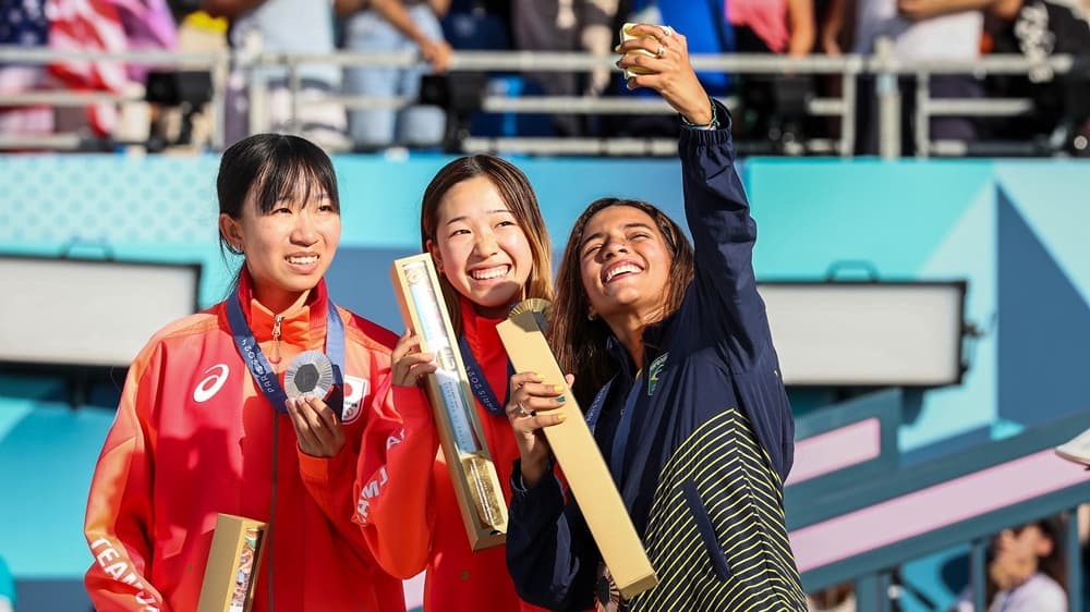 Samsung píše historii. Olympionici si pořizují Victory Selfie s Galaxy Z Flip6