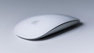 Apple se chytil za nos. Zastaralá Magic Mouse projde zásadním redesignem