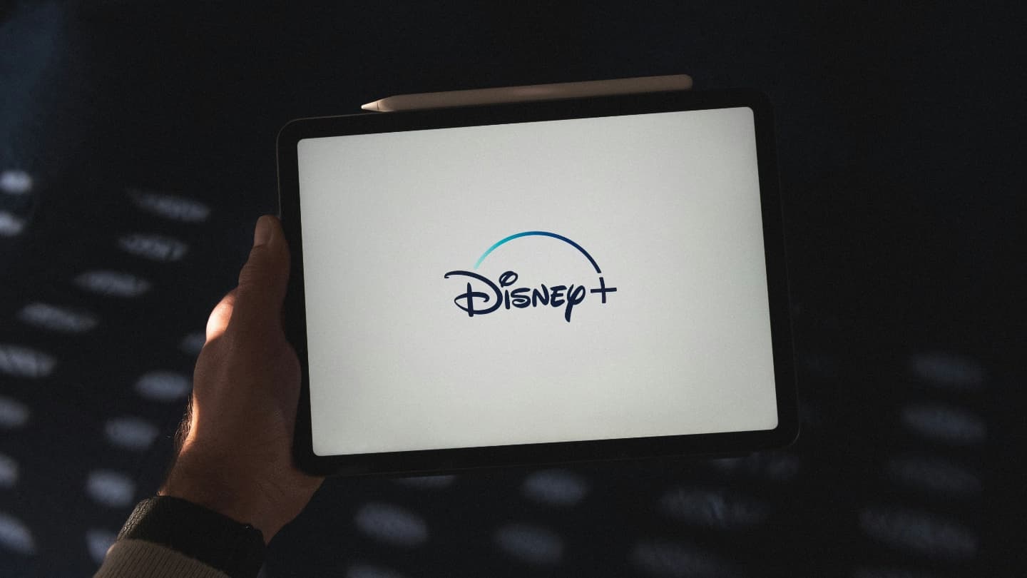 Disney+ v křeči. Z nabídky mizí stovky filmů a čeká se na zdražování