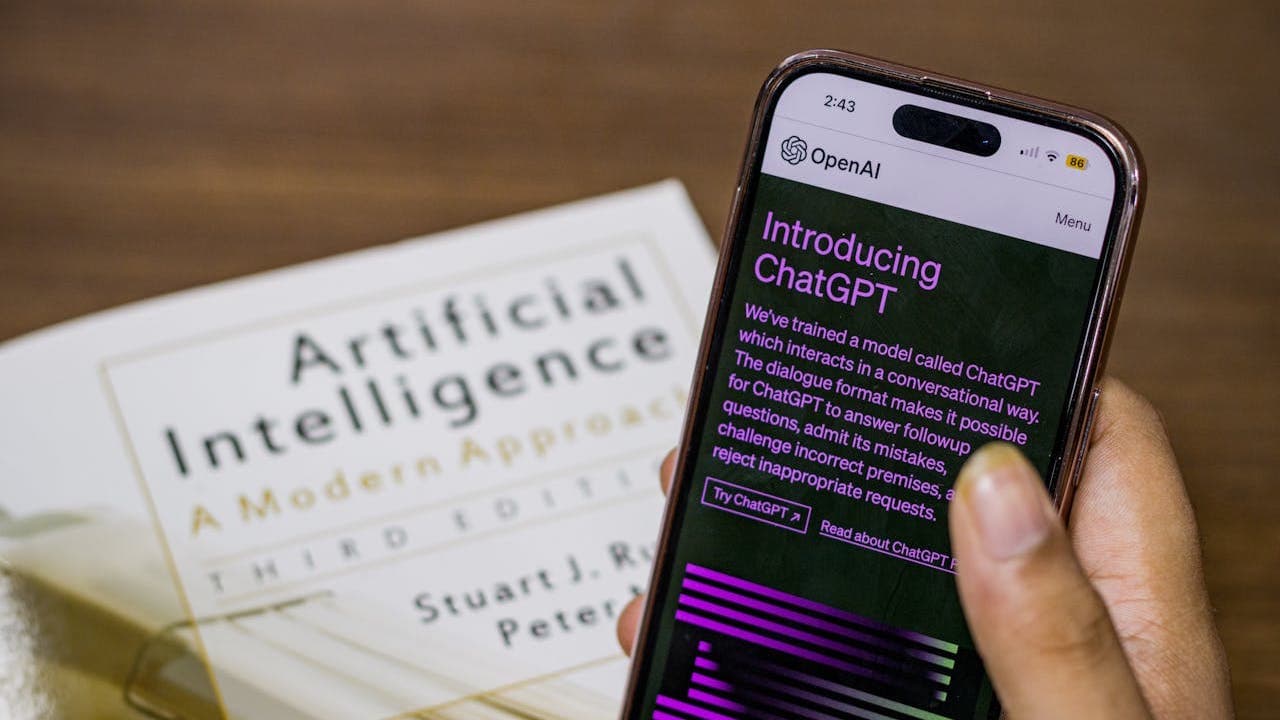 OpenAI právě utratilo přes 235 milionů korun za doménu chat.com ...