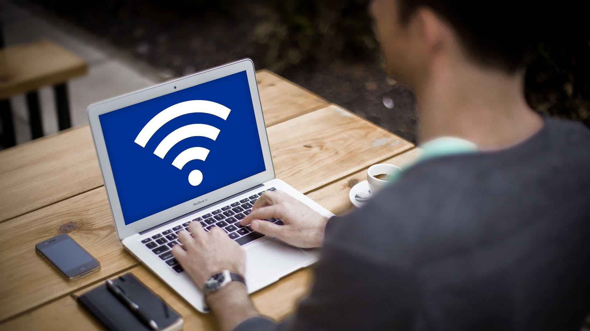 Počítač připojující se k internetu přes Wi-Fi | foto: Pixabay