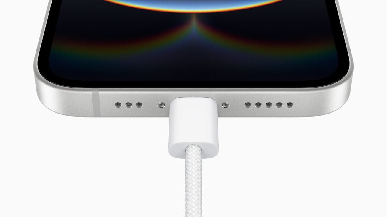 iPhone 16e, USB-C | foto: Apple