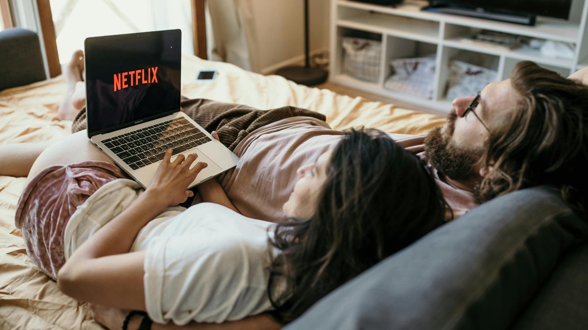 Sledování Netflixu | Zdroj: Pexels