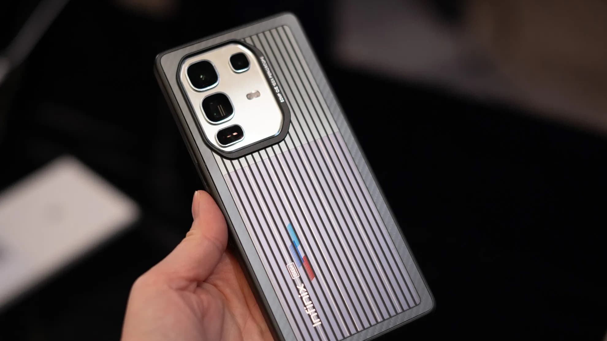 Koncept pouzdra se solárním nabíjením | foto: The Verge