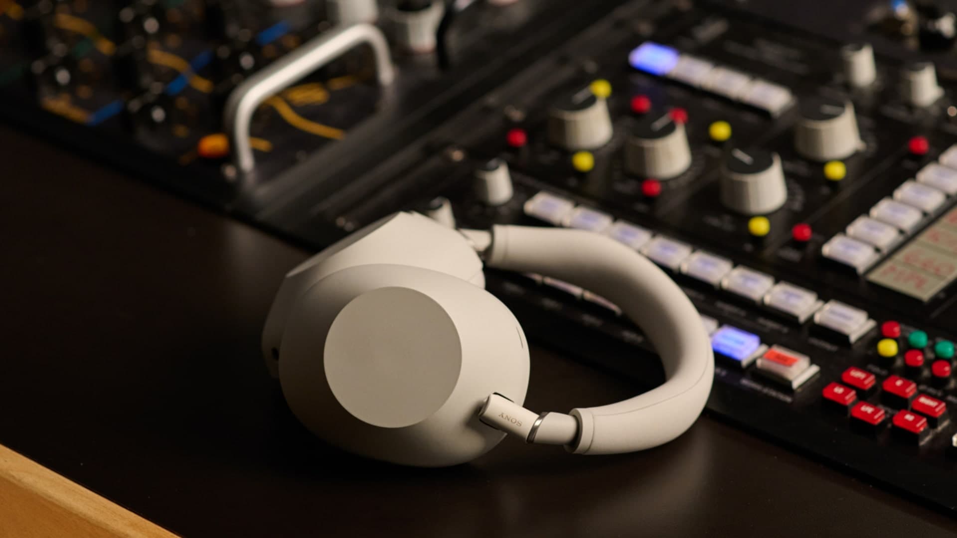 Sluchátka Sony WH-1000XM6 | foto: Sony