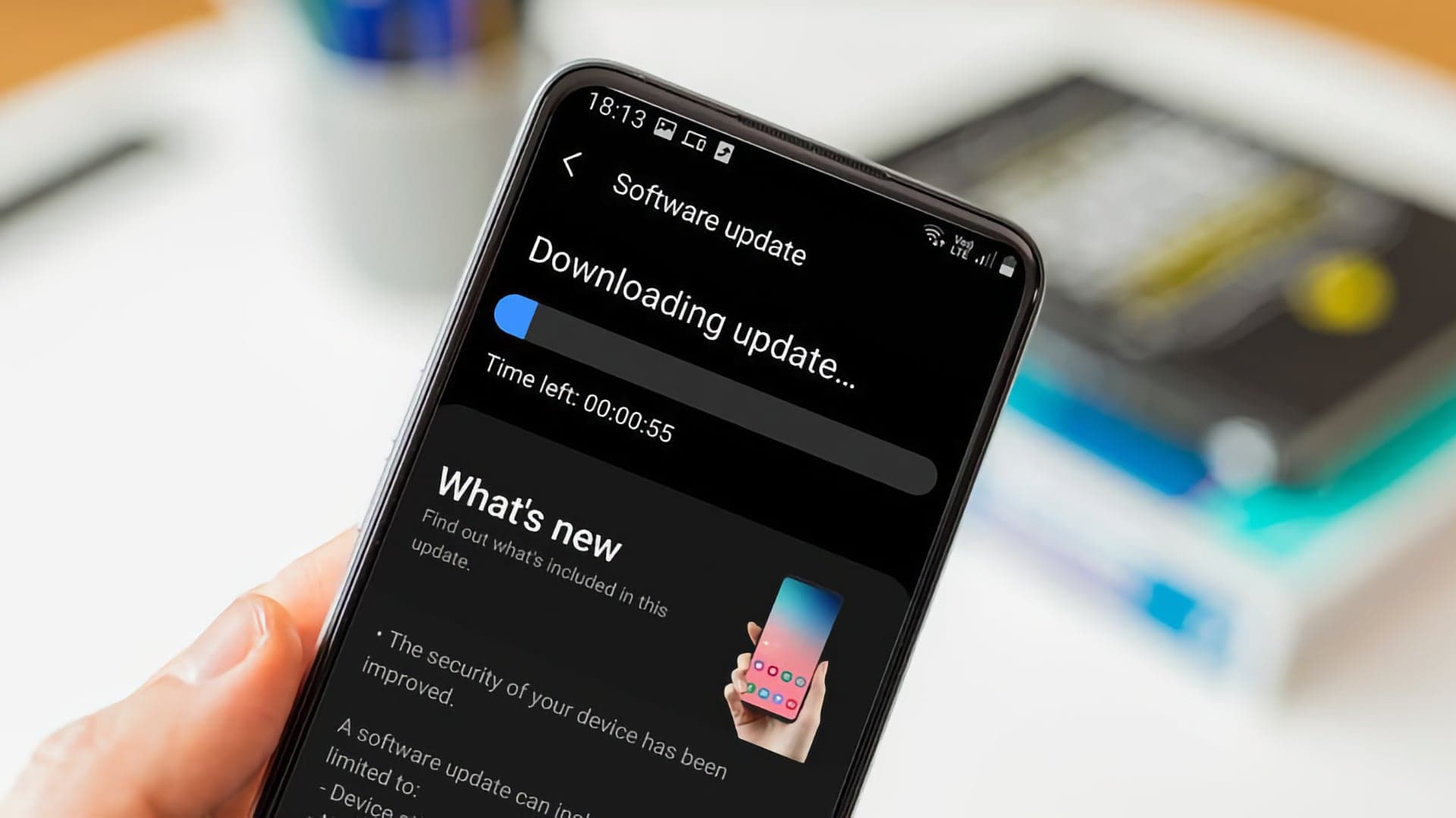 Stahování aktualizace pro mobil s Androidem | foto: Unsplash
