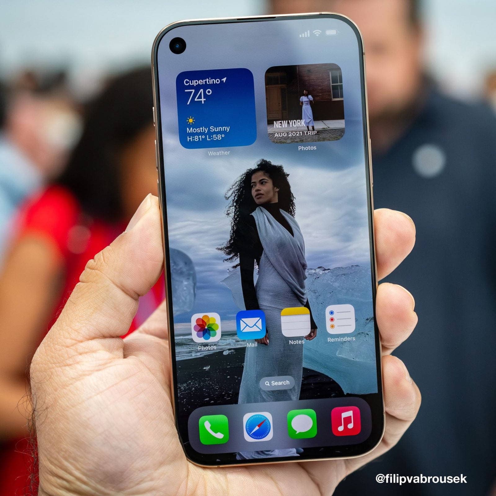Apple iPhone 18 Pro bez Dynamic Islandu | foto: Filip Vabroušek