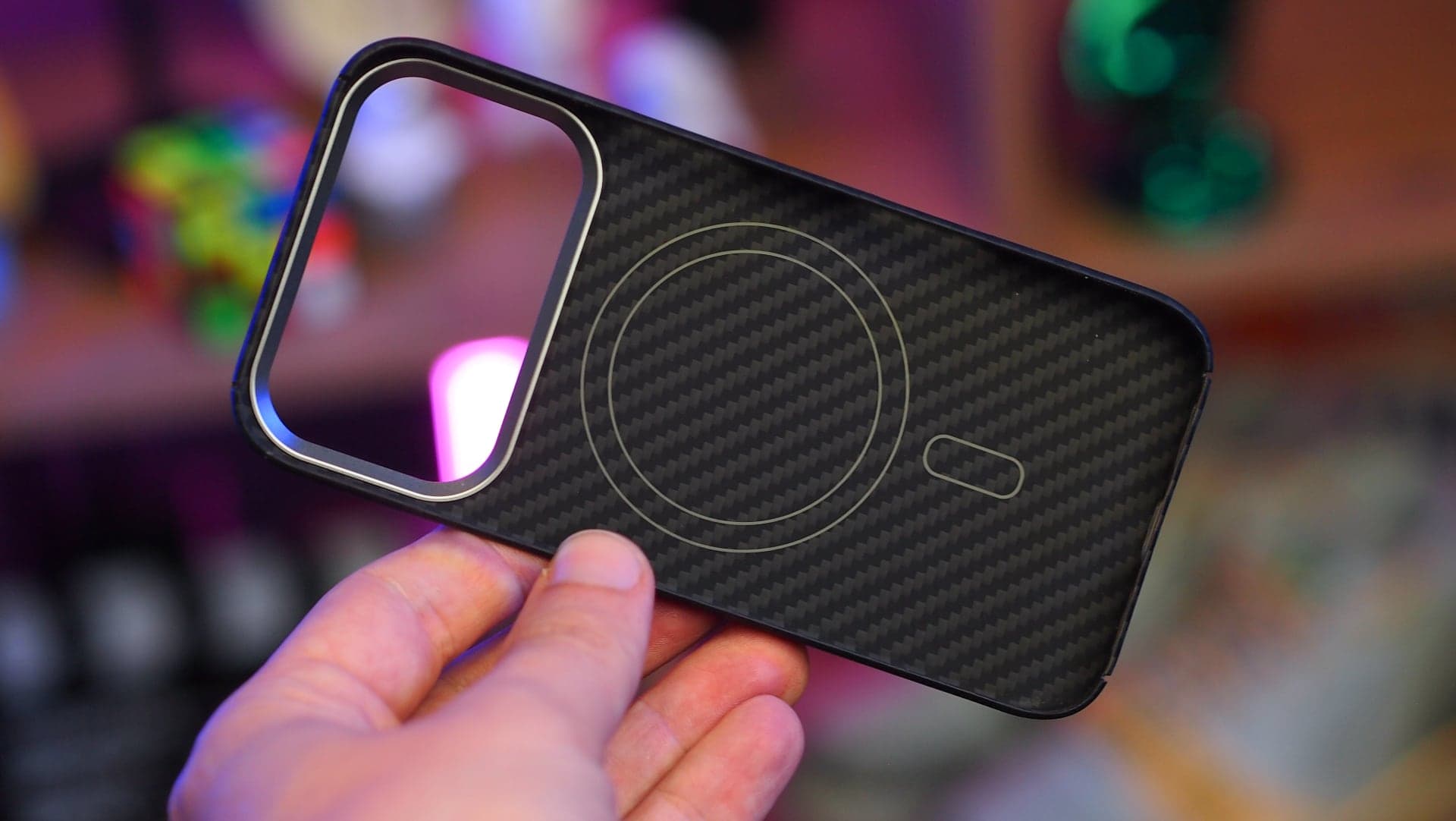 FIXED pouzdro z aramidových vláken pro iPhone 17 Pro | Zdroj: Luboš Srb