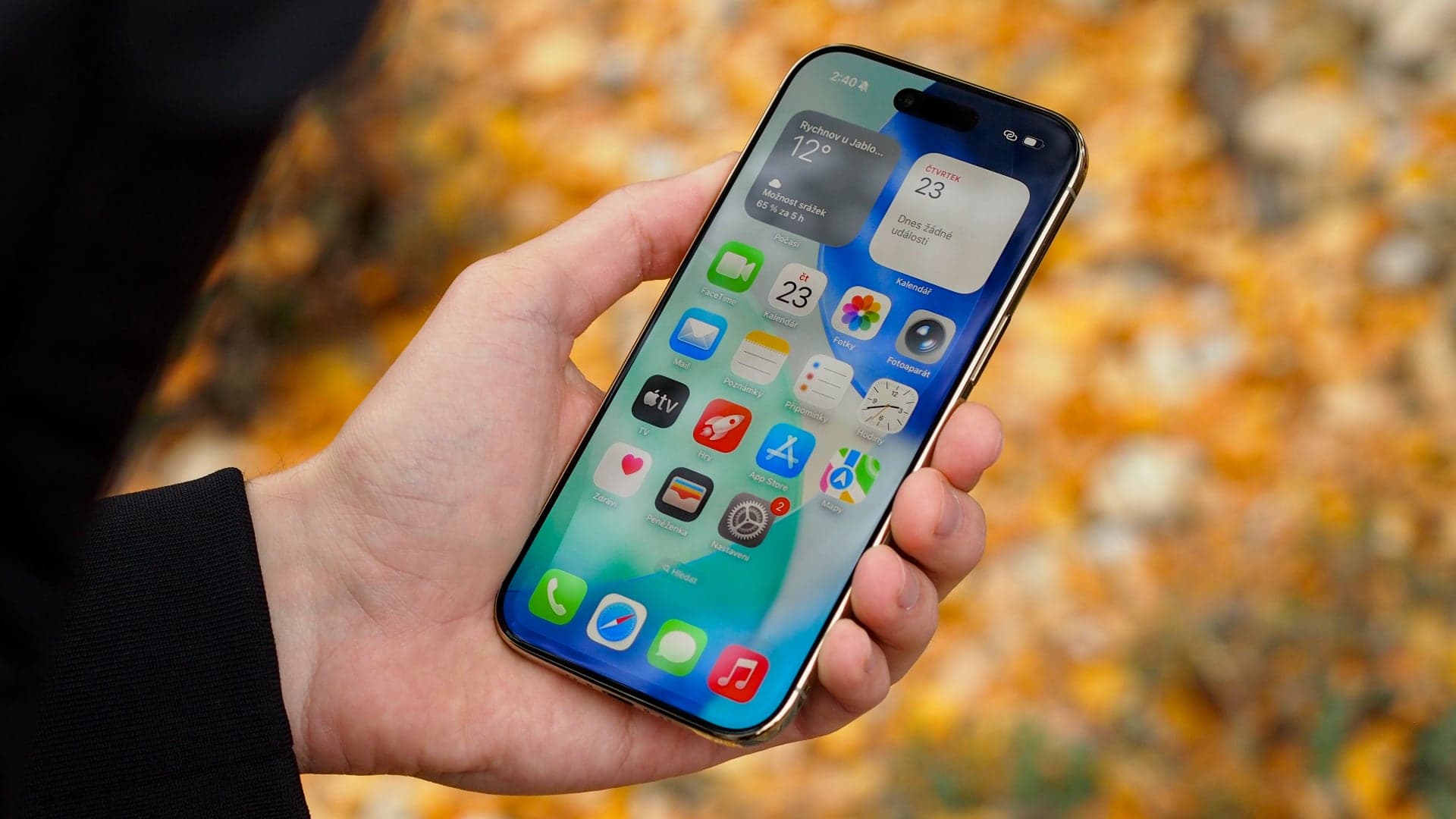 iPhone Air v ruce | Zdroj: Luboš Srb