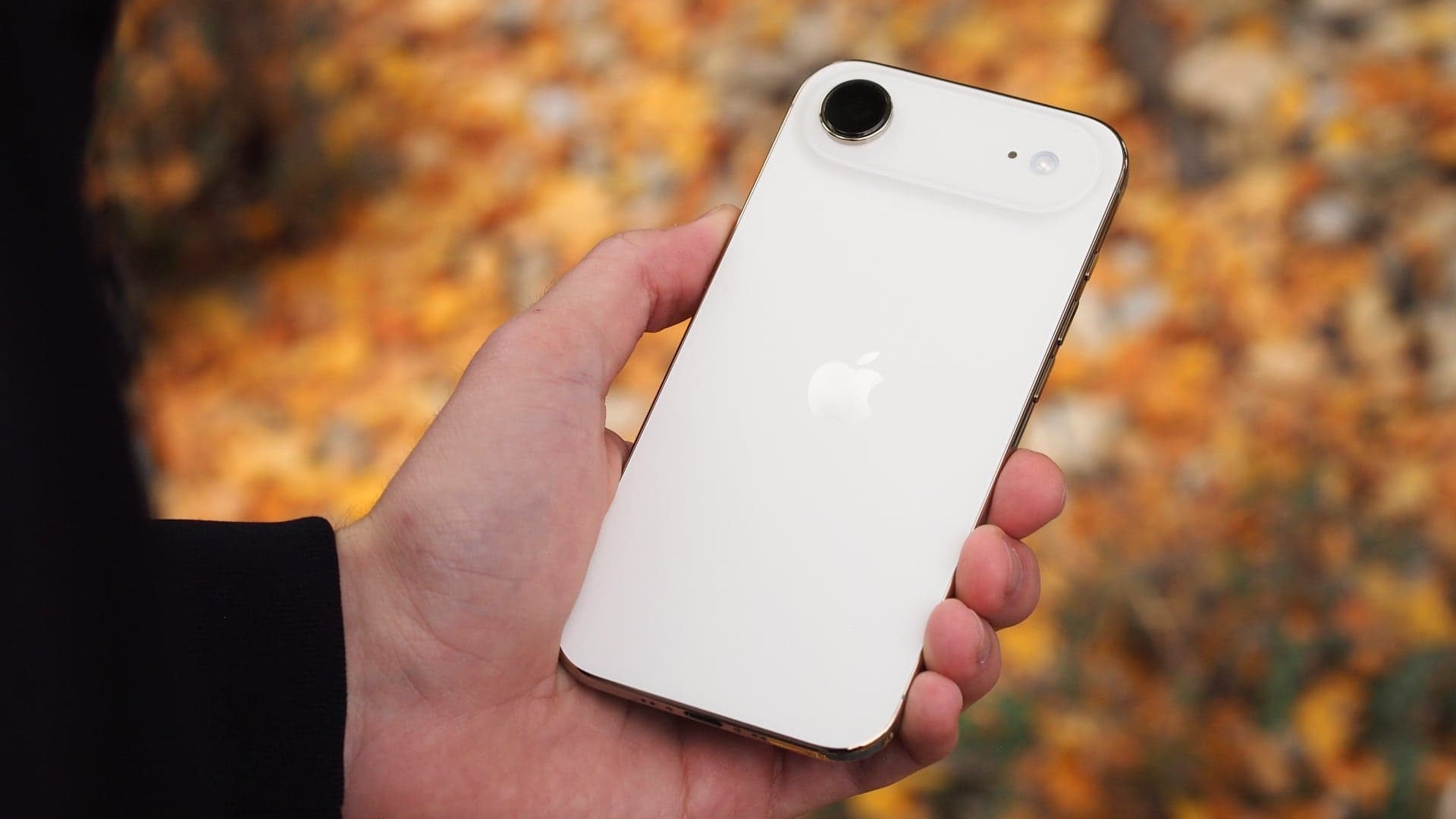 iPhone Air, zezadu | Zdroj: Luboš Srb