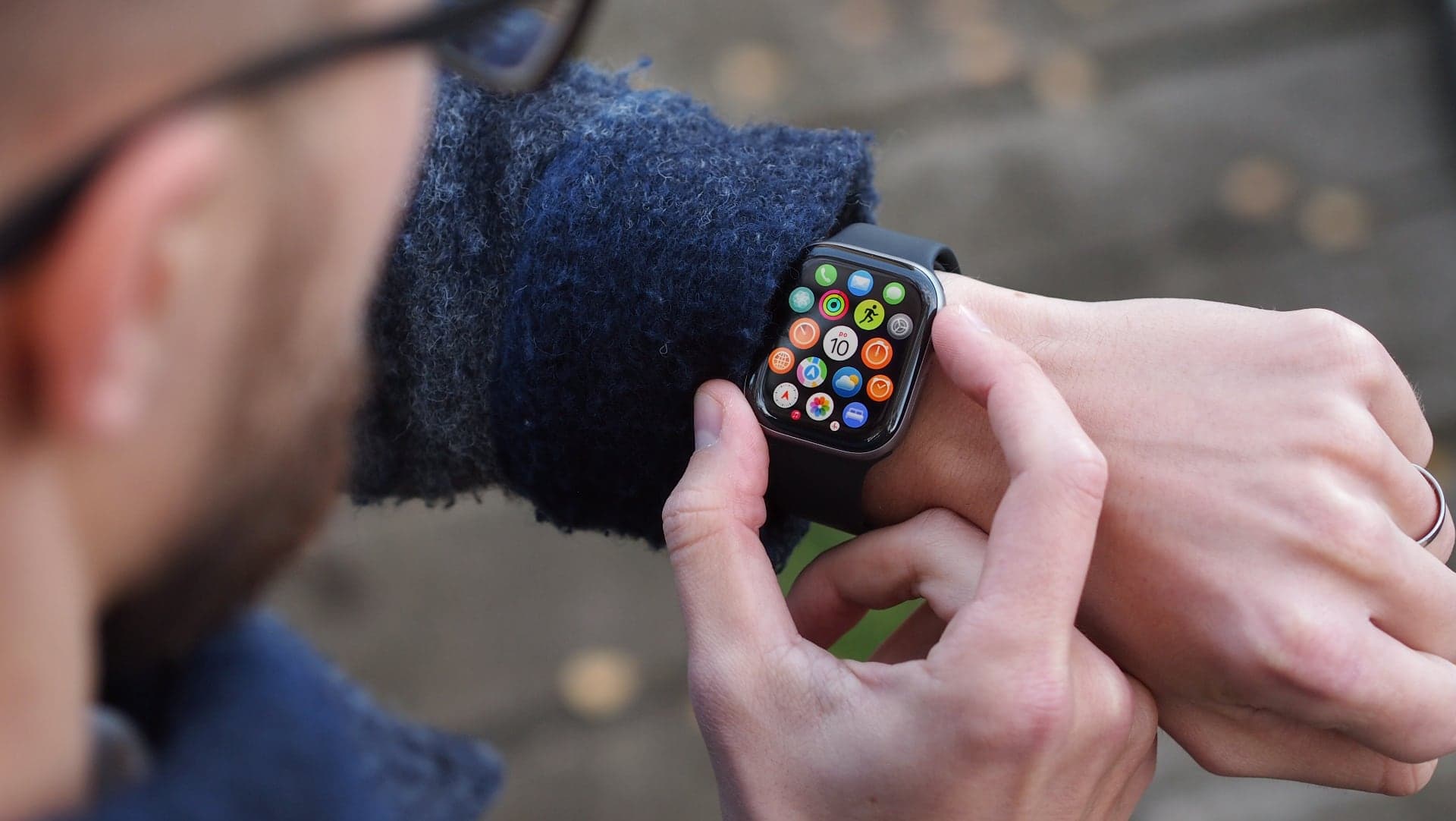 Apple Watch Series 11 na ruce | Zdroj: Luboš Srb