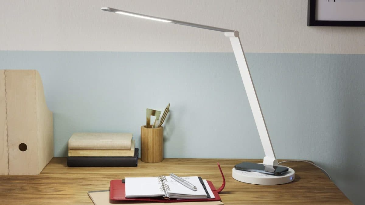 Stolní LED lampa s indukčním nabíjením | Zdroj: Lidl