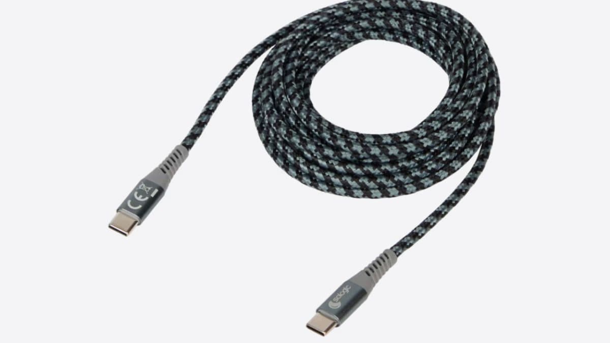 Nabíjecí a datový kabel Sologic | Zdroj: Action