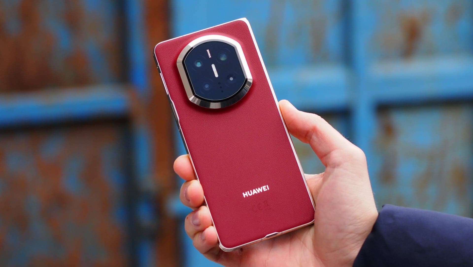 Huawei Mate X7 v ruce | Zdroj: Luboš Srb