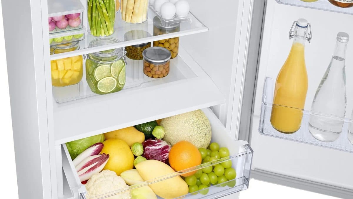 Chytrá lednice Samsung RB34C670DWW/EF | Zdroj: Alza