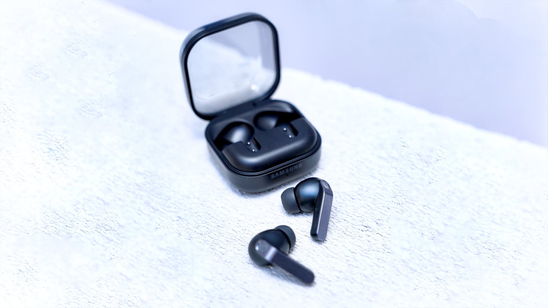 Samsung Galaxy Buds 4 Pro naživo | Zdroj: Luboš Srb