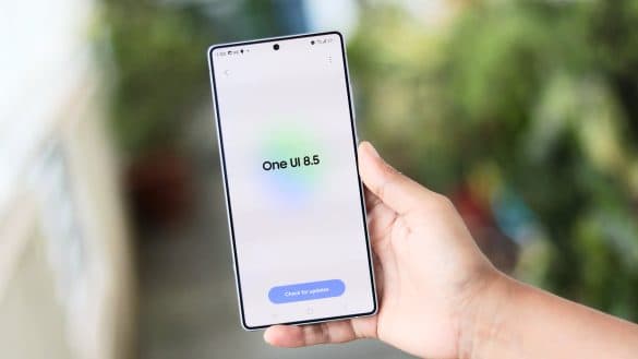 Samsung rozjel další vlnu aktualizací na One UI 8.5. Tentokrát míří na levné telefony