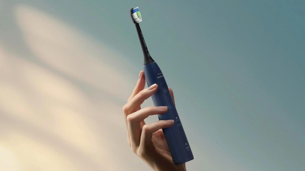 Elektrický zubní kartáček Phillips Sonicare 5500 | Zdroj: Alza