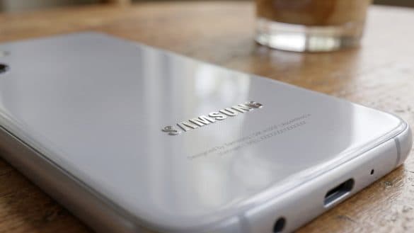 Je to nejlevnější Samsung a přesto je skvělý. Teď vychází jen na 2 489 Kč