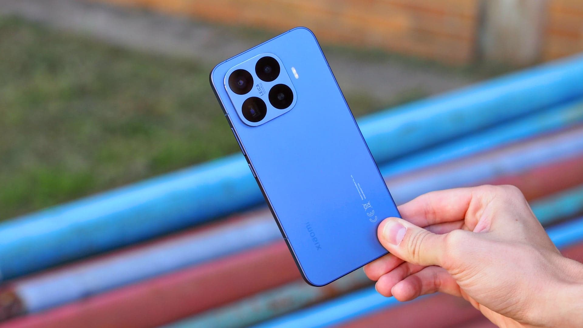 Xiaomi 17T Pro v ruce | Zdroj: Luboš Srb