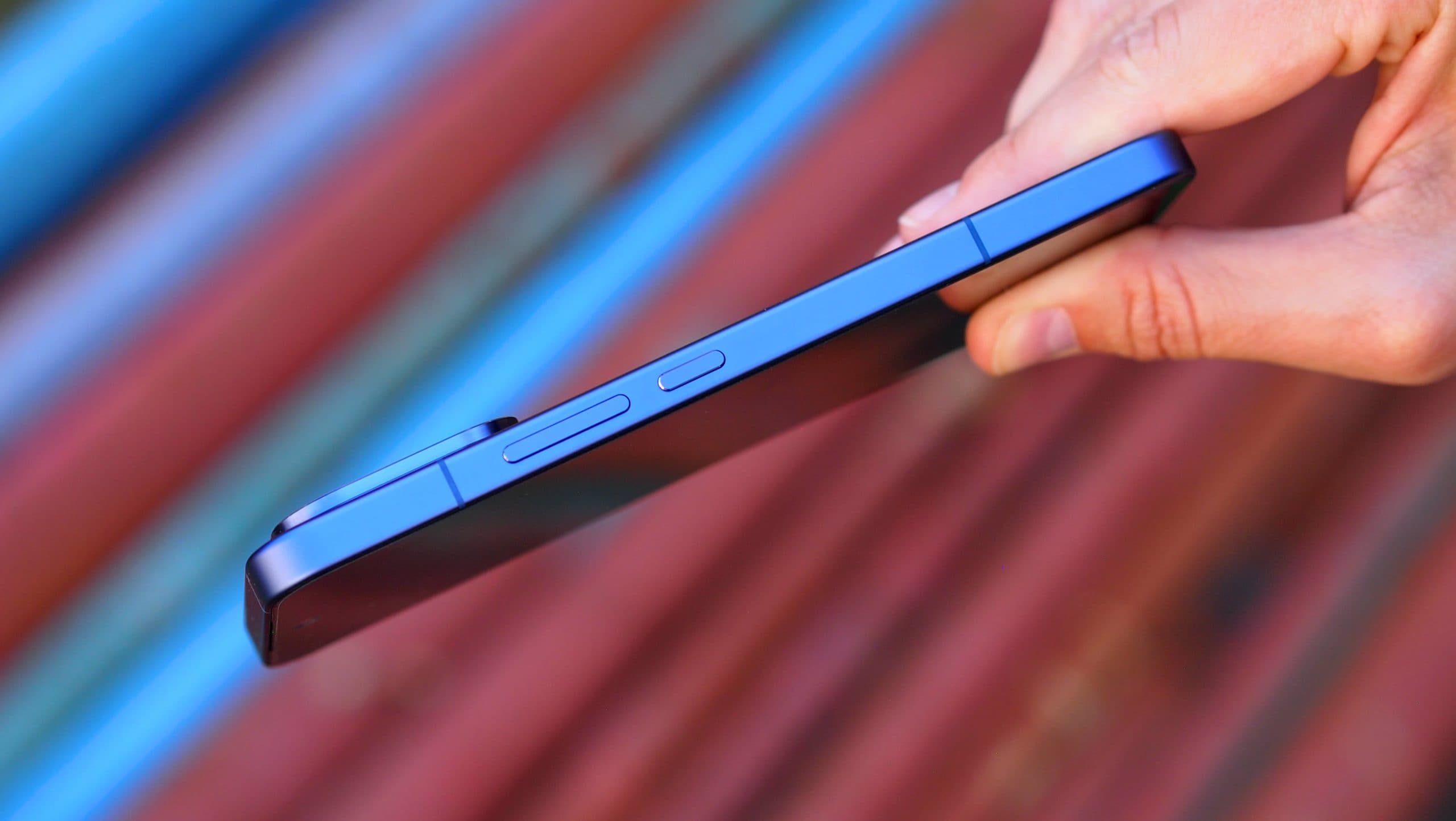 Pravý bok, Xiaomi 17T Pro | Zdroj: Luboš Srb