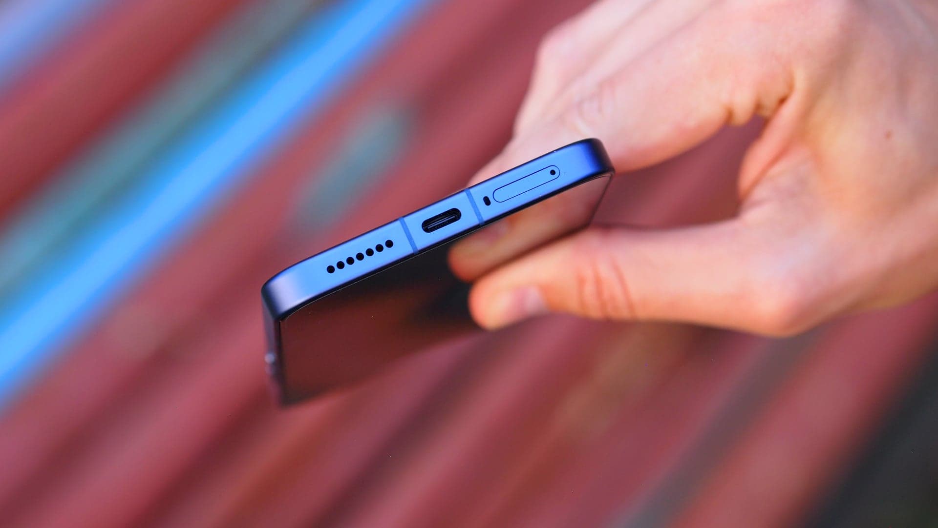 Spodní strana, Xiaomi 17T Pro | Zdroj: Luboš Srb