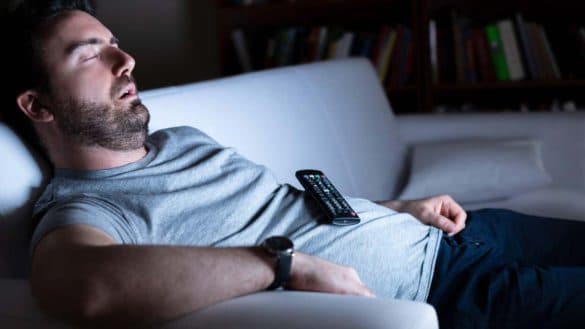 Televize vám pomůže usnout, ale spánek může zhoršit. Odborníci vysvětlují proč