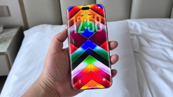 iPhone 20 může výrazně změnit vzhled. Render láká na displej bez rámečků
