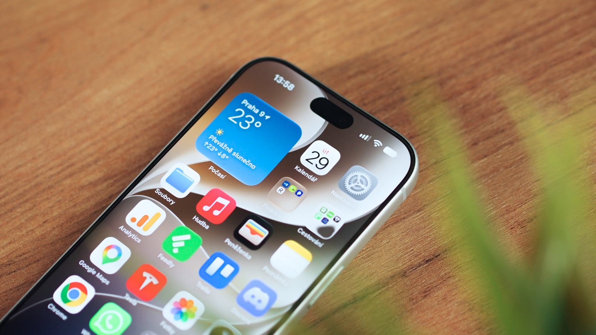 Matné sklo pro iPhone 18 Pro | Zdroj: Luboš Srb