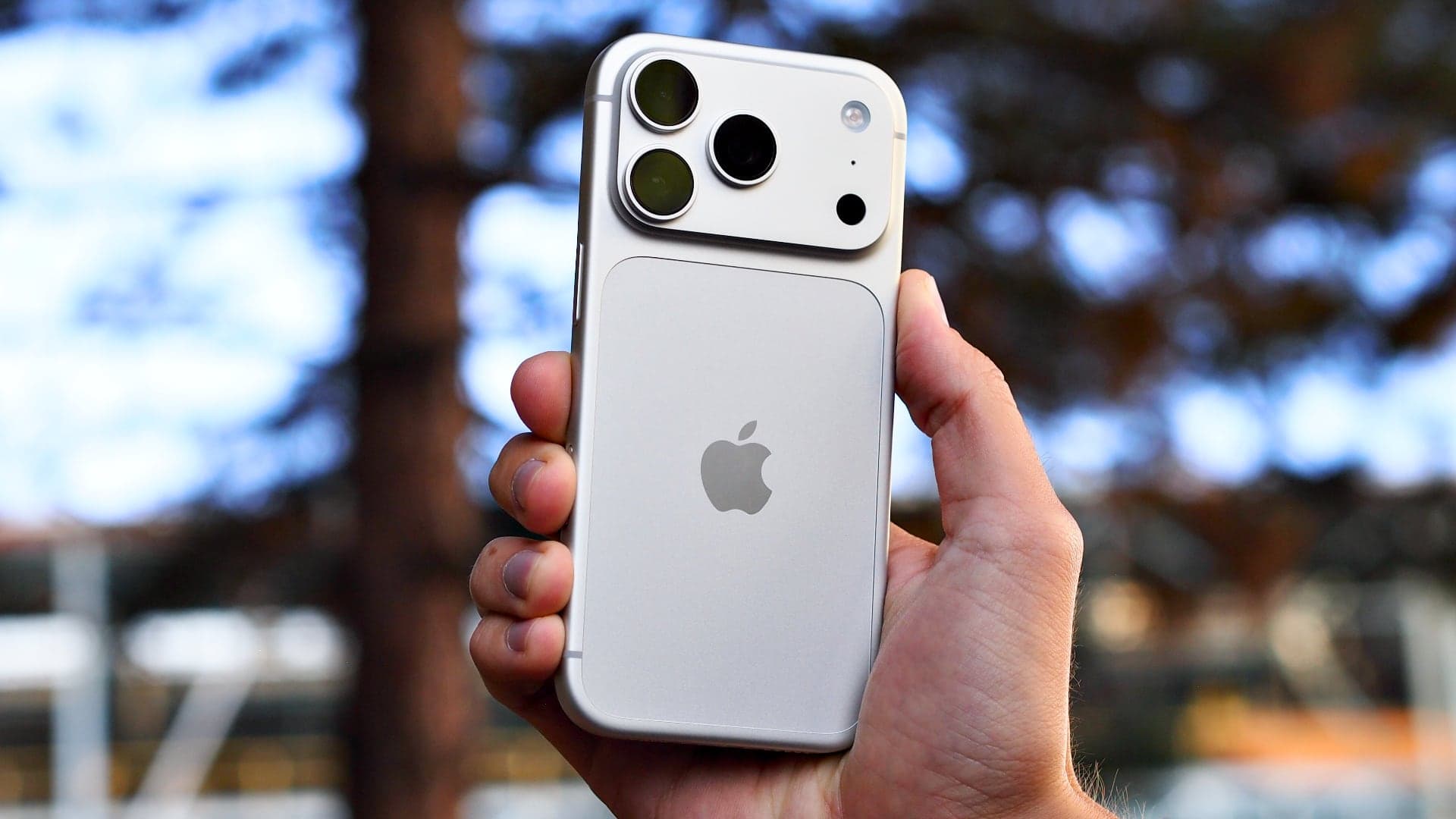 iPhone 18 Pro, zadní strana | Zdroj: Luboš Srb
