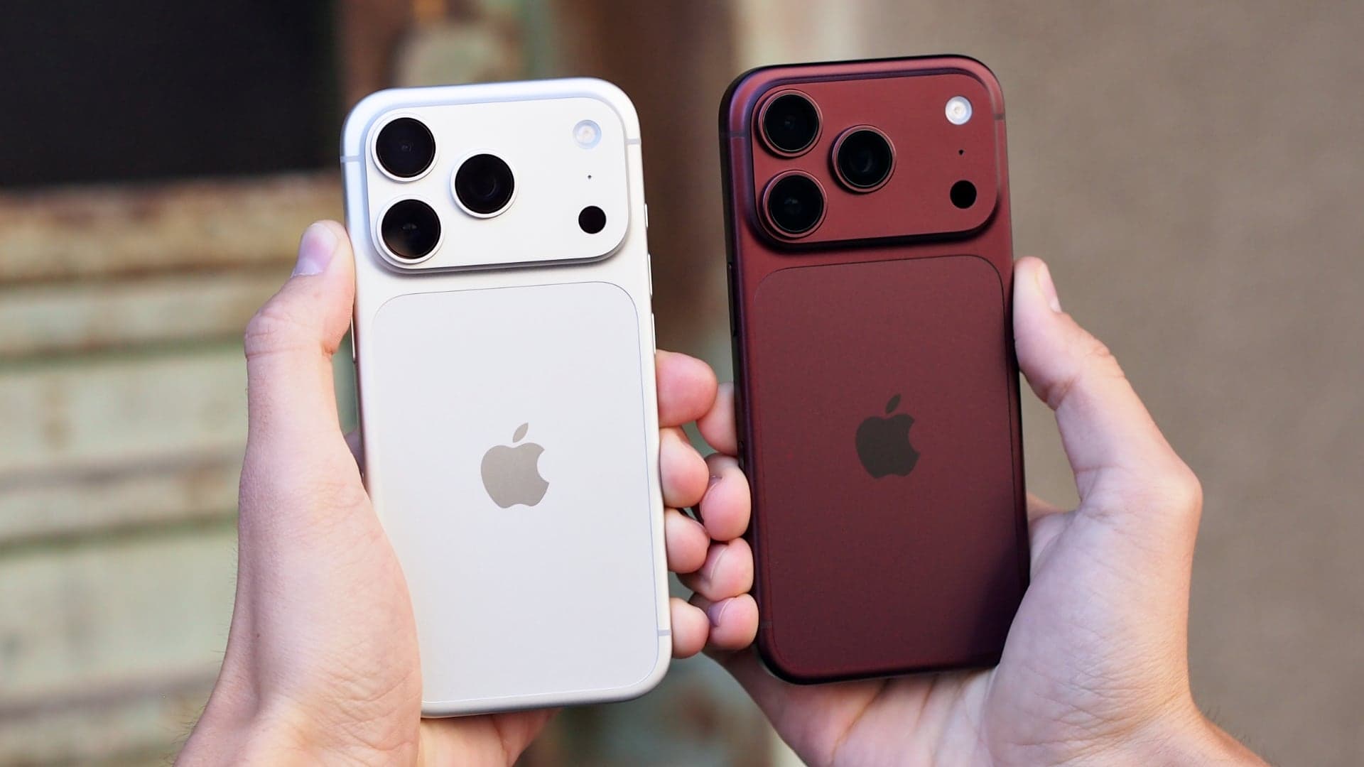 iPhone 18 Pro ve stříbrné barvě a nové barvě burgundy | Zdroj: Luboš Srb