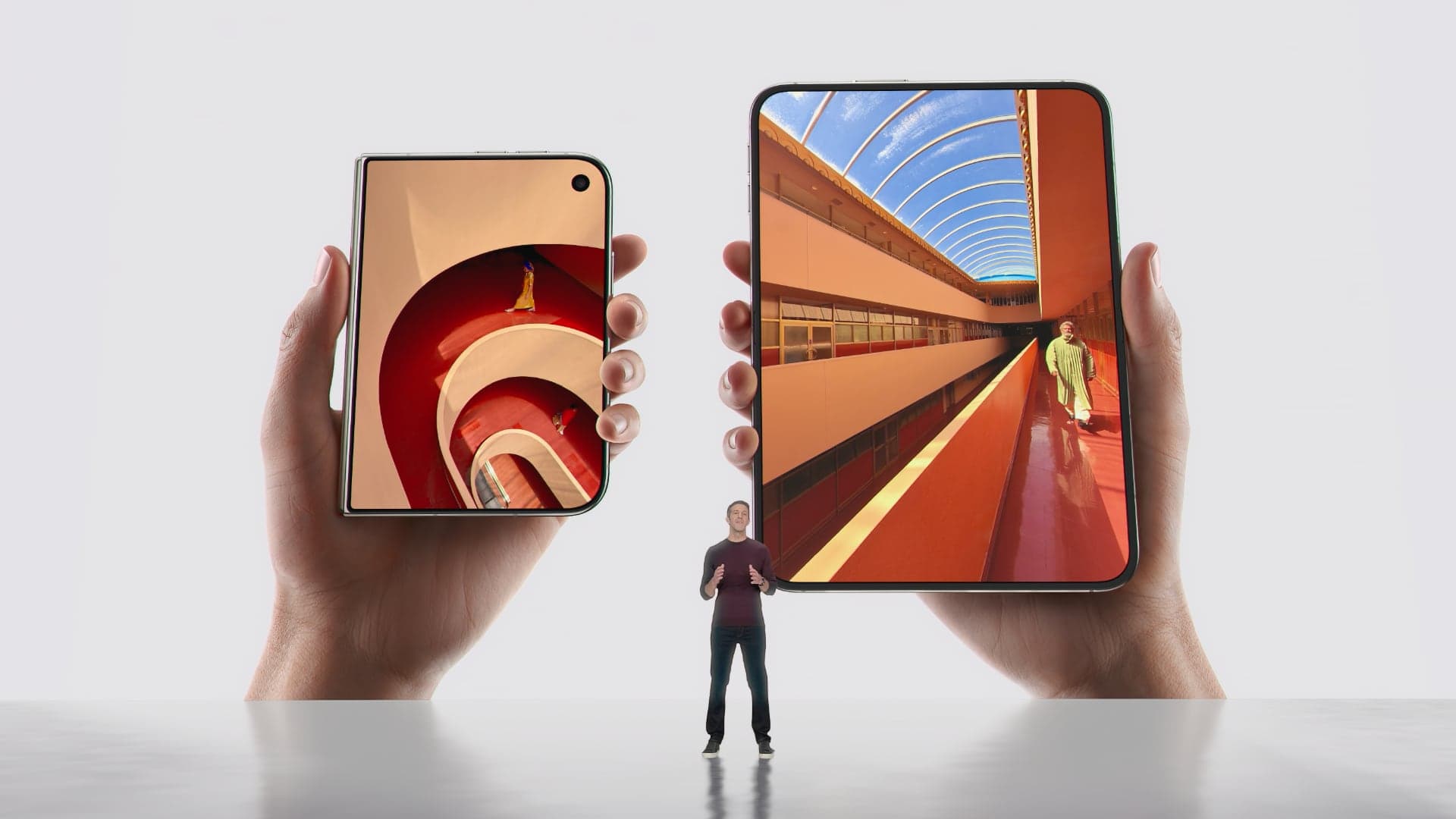Nový CEO Applu, John Ternus, představuje iPhone Duo | Zdroj: Apple