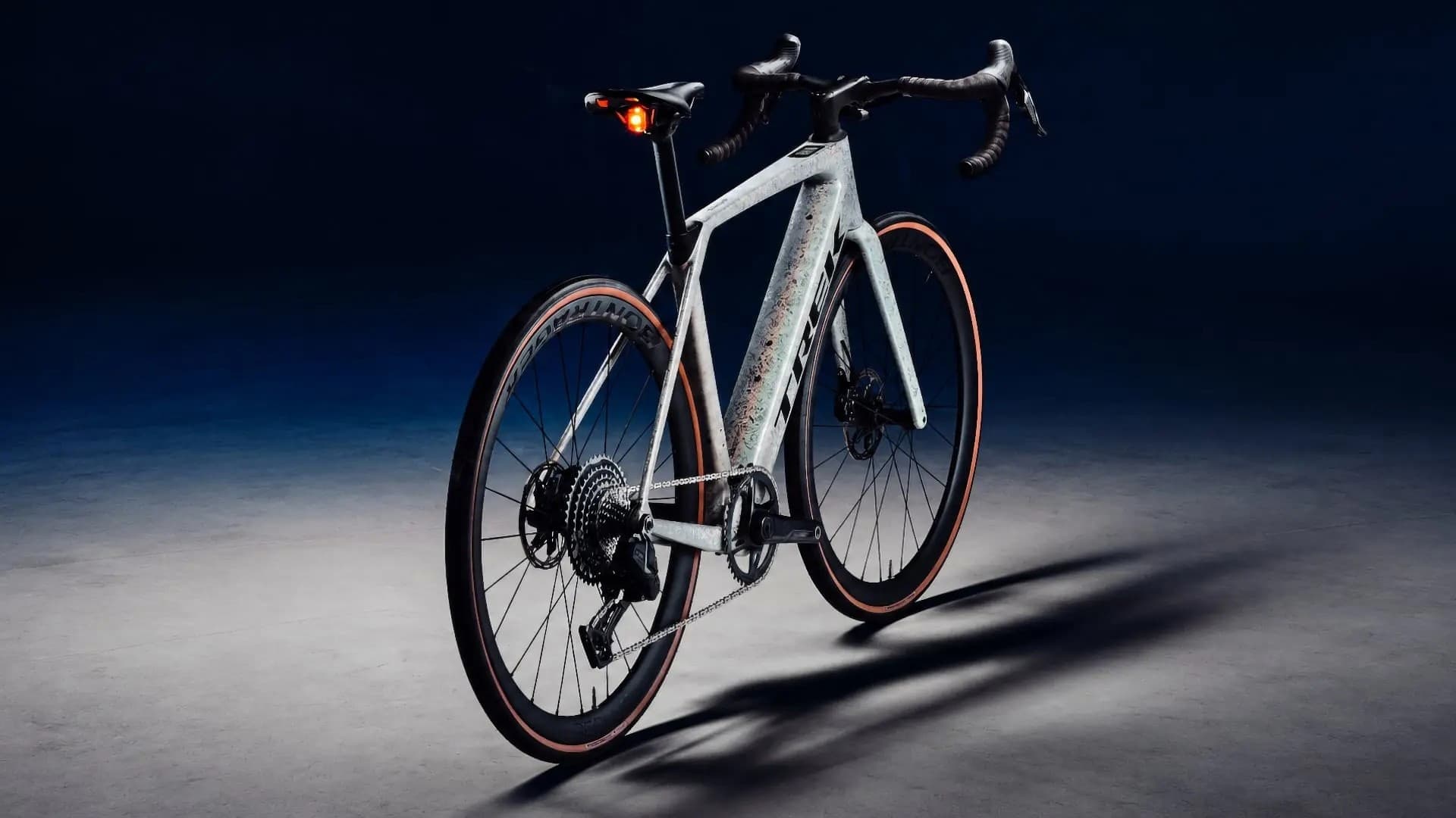 Trek Domane+ SL | Zdroj: Trek