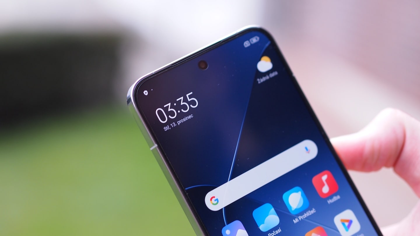 Xiaomi 14 se systémem HyperOS | foto: Luboš Srb