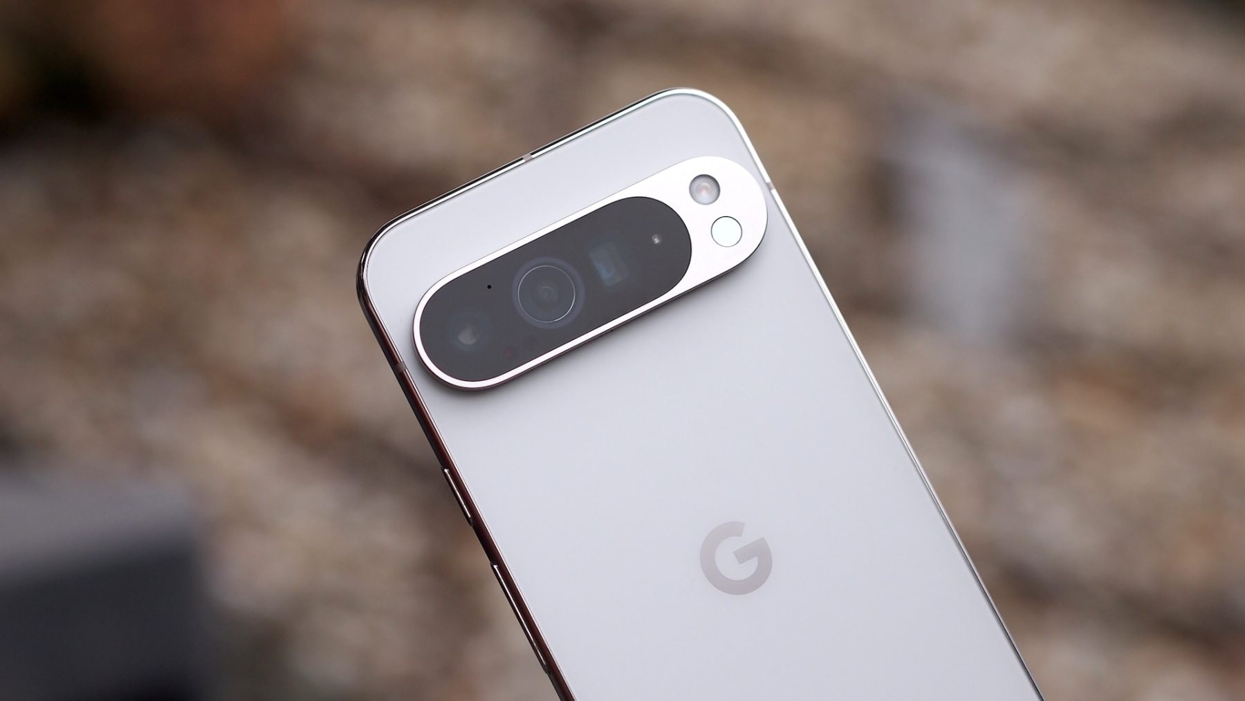 Detailnější pohled na fotoaparát Pixelu 9 Pro XL | foto: Roman Macháč