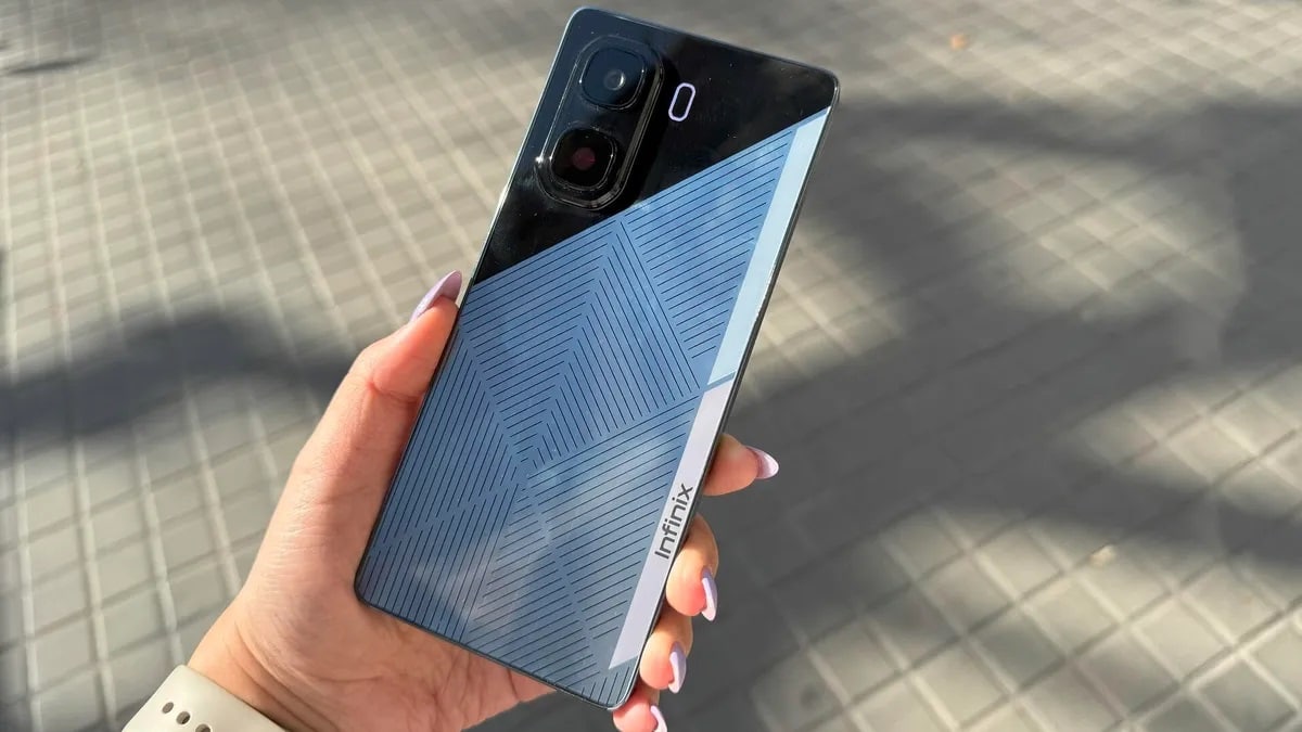 Koncept telefonu se solárním nabíjením | foto: CNET